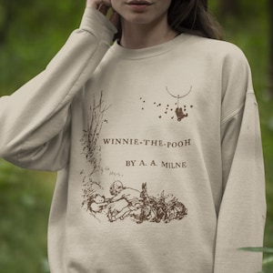 Winnie the Pooh Sweatshirt Vintage Pooh Bear Sweatshirt 90s Nostalgia Vintage Crewneck Retro Aesthetic Sweater Book Cover Print Sweatshirt