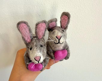 Felt Bunny Bag Charm for Handbags, Handmade Easter Bunny Keychain, Cute Rabbit Charm Accessory