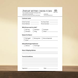Puede incluir: Un formulario de devolución de pedido de joyería imprimible en blanco y negro con campos para el nombre del cliente, el número de pedido, la dirección de correo electrónico, la fecha de compra, el número de teléfono, lo que desea pedir, la razón de la devolución, la preferencia de reembolso/cambio, la dirección de envío de devolución, los términos y condiciones, la firma y la fecha.