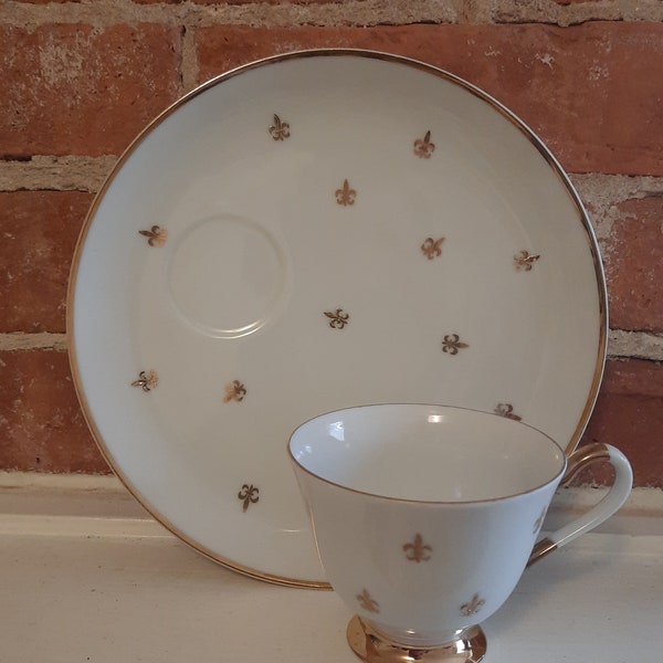 Vintage Lefton Fleur De Lis 3512 White And Gold & Lunch/ Snack Plate And Tea Cup Set