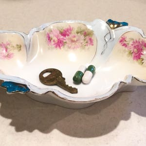 Pink Bone Porcelain Jewelry Dish 7.5 scalloped vintage makeup dish, pink gold pacific blue catchall, dorm decor, fluted white floral bowl image 6