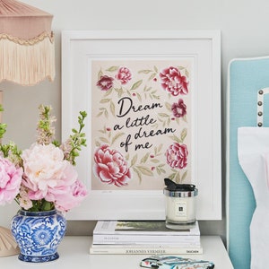 Stampa artistica di beneficenza "Sogna un piccolo sogno di me" / Stampa artistica da parete rosa / Stampa artistica con fiori rosa / Stampa con slogan / Frase motivazionale / Citazione da parete