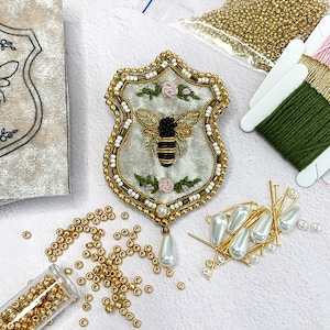 Bee Embroidery badge, Online class kit, bee brooch, online class, Martín Bordador, Hand Beading embroidery kit, diy embroidery kit, sequins image 3