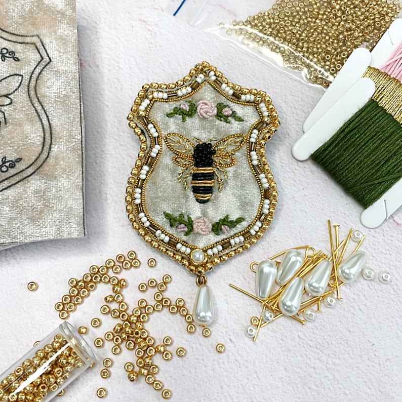 Bee Embroidery badge, Online class kit, bee brooch, online class, Martín Bordador, Hand Beading embroidery kit, diy embroidery kit, sequins image 3