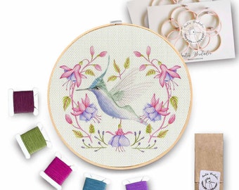 Green-crowned Hummingbird, Mini Kit, Hummingbird embroidery kit, beginner embroidery, illustration, embroidery, hummingbird