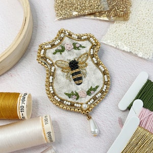 Bee Embroidery badge, Online class kit, bee brooch, online class, Martín Bordador, Hand Beading embroidery kit, diy embroidery kit, sequins image 2