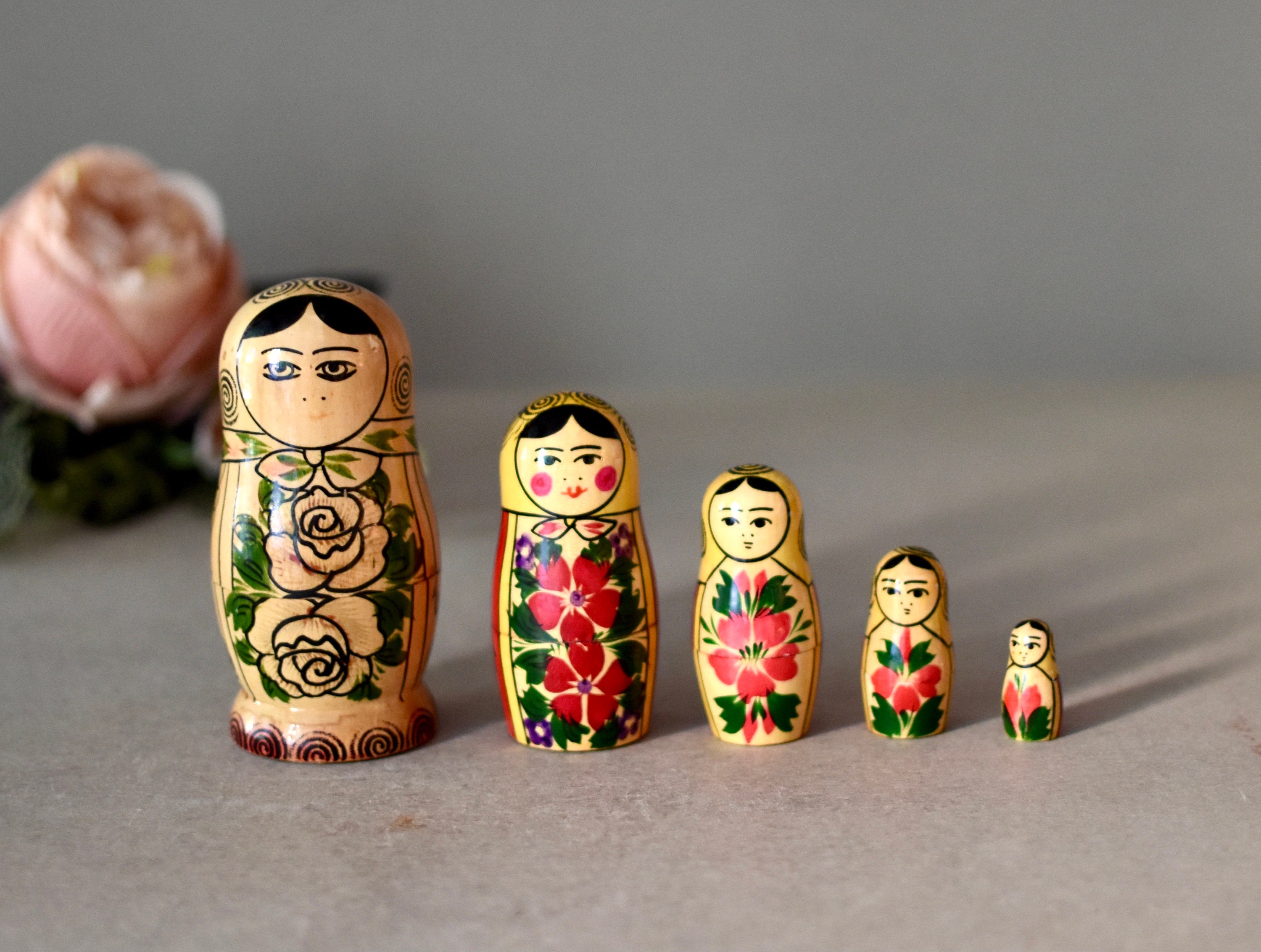 レトロ　ロシア　木製　人形 Amazon.co.jp: 置物 マトリョーシカ 10 個の伝統的なロシア人形