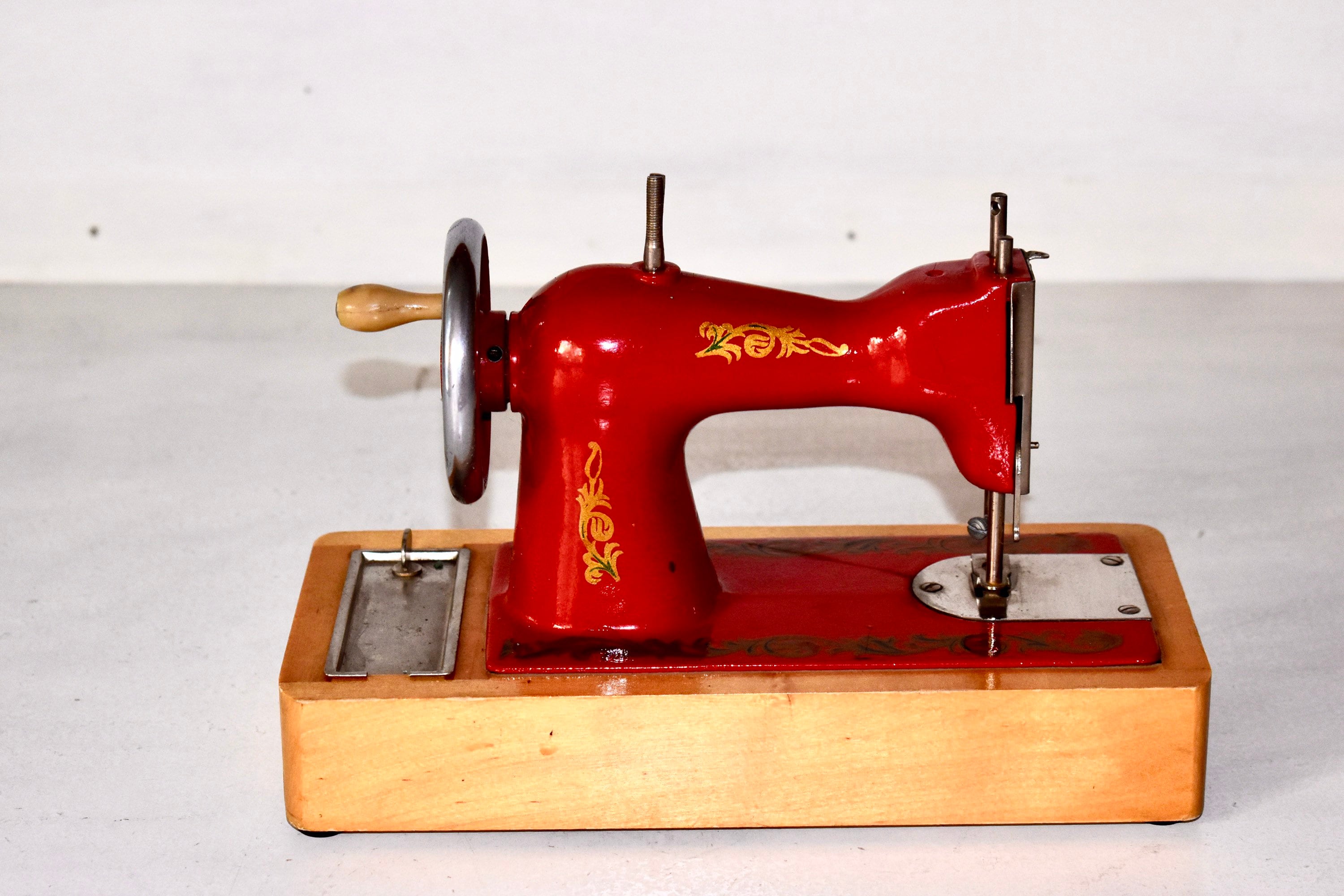Vintage USSR Small Sewing Machine Soviet Vintage Textiles Etsy