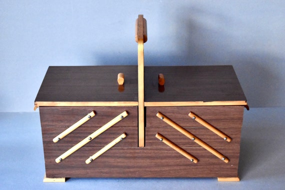 Scatola da cucito vintage in legno, organizer per cucire, per riporre gli  strumenti da cucito -  Italia
