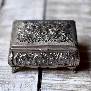 Vintage Metal Jewelry Box Silver Plated Vintage Gift Baroque Japanese Jewelry Storage Box