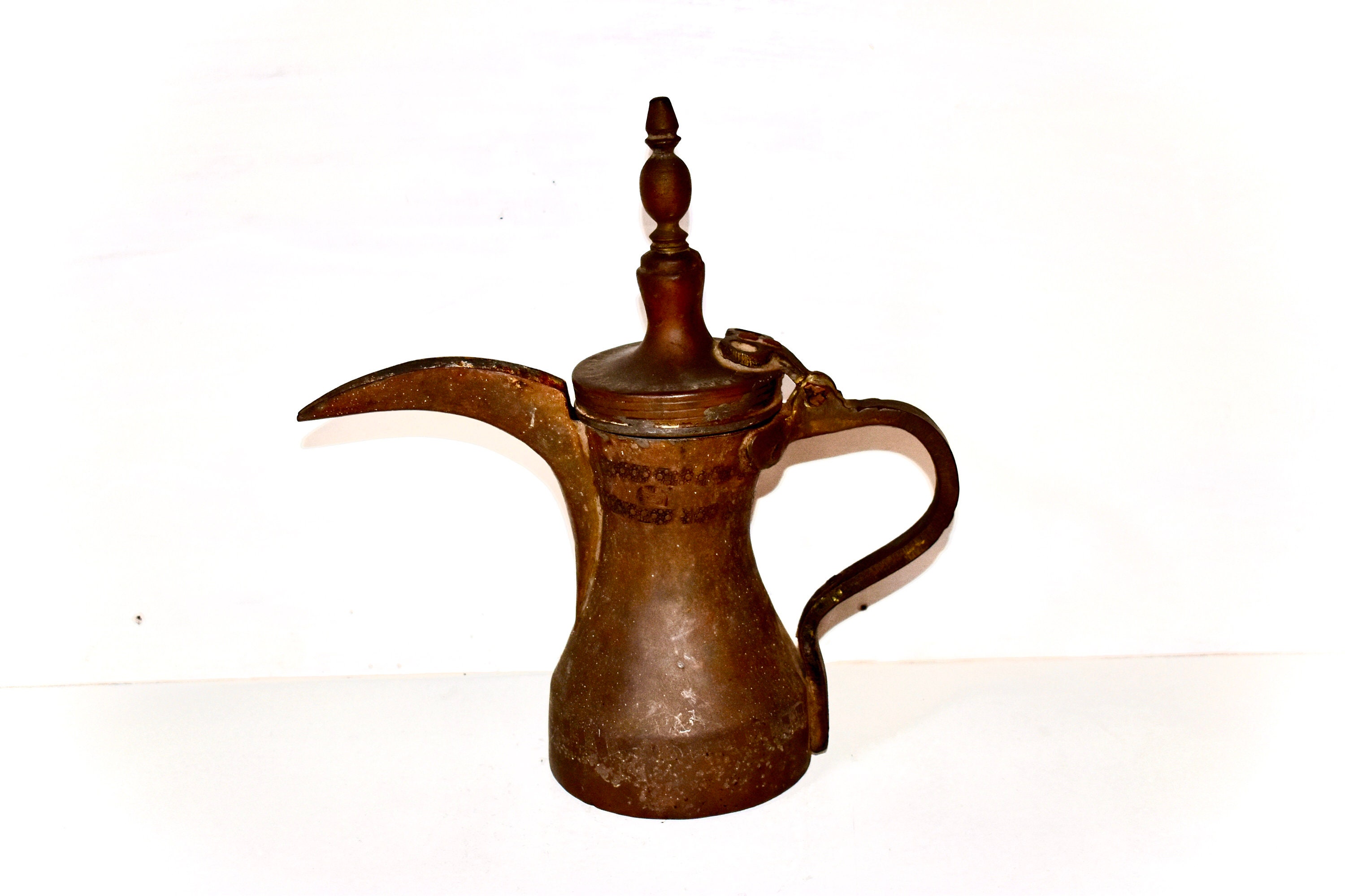 Antiguo café turco Ibrik antigua jarra de cobre turco café