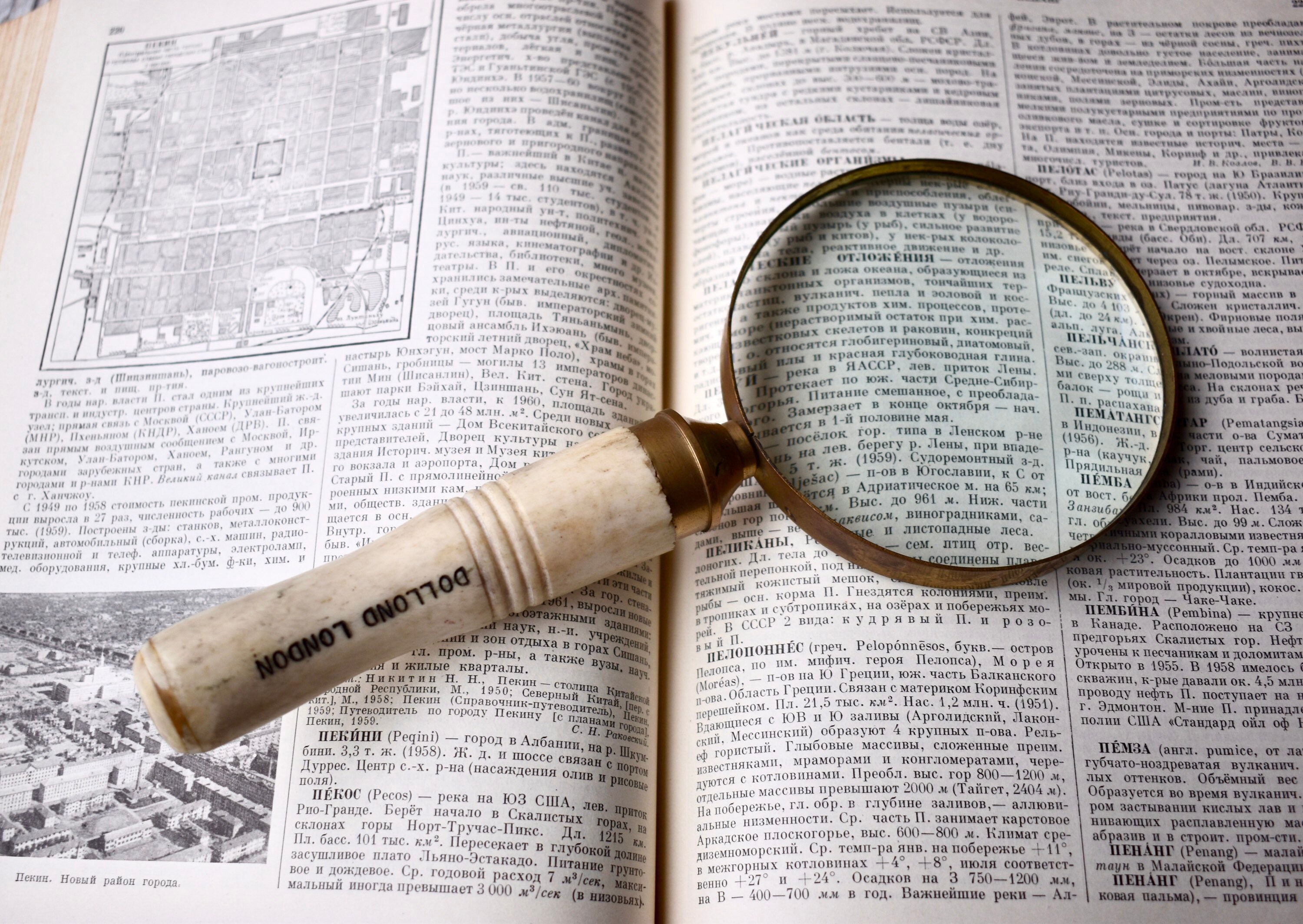 A wooden board and steel made vintage style magnifying glass, complete  handmade, made by artisians High