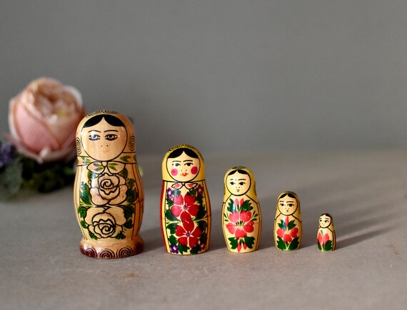 本場ロシア製 木製マトリョーシカ MADE IN RUSSIA ヴィンテージ ソビエト マトリョーシカ 木製 ロシア 置物