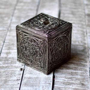 Vintage Metal Jewelry Box Silver Plated Vintage Gift Baroque  Jewelry Storage Box