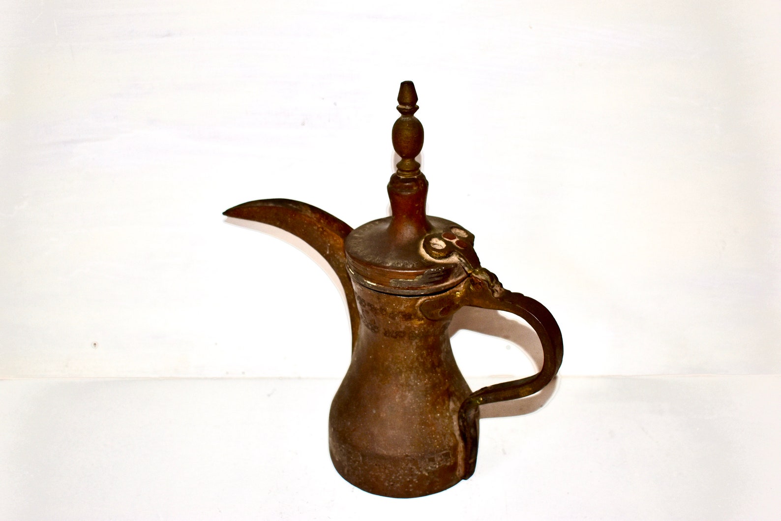 Antiguo café turco Ibrik antigua jarra de cobre turco café