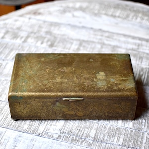 Scatola di sigarette vintage in disordine Scatola di tabacco Decorazione per la casa Regalo vintage