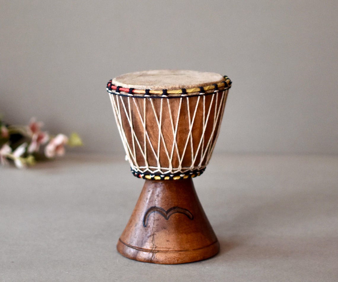 Vintage African Wooden Tarambuka African Drums Home Decor Bohemian Decor Collectable Drums, foto 1 di 5