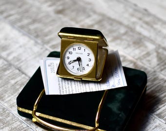 Réveil De Voyage Vintage Equity - Rouge, Analogique, Avec étui à Palourdes, état D'usage