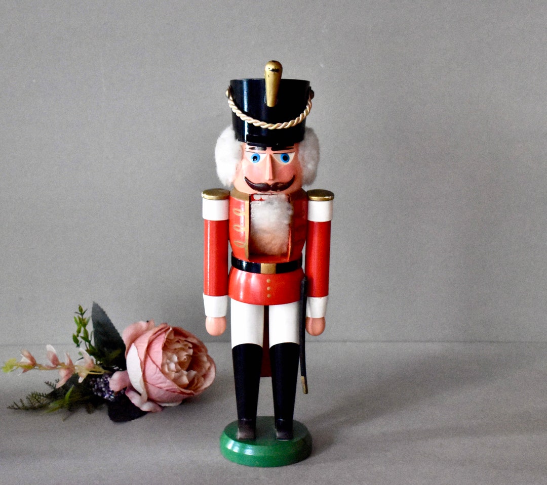 Vintage Wooden Hazelnut Crusher Soldier Nut Cracker Collectable