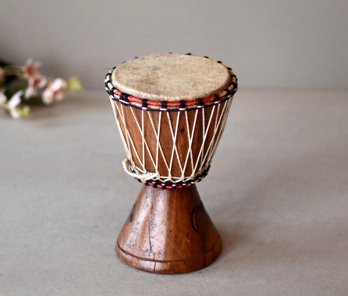 Vintage African Wooden Tarambuka African Drums Home Decor Bohemian Decor Collectable Drums, foto 2 di 5