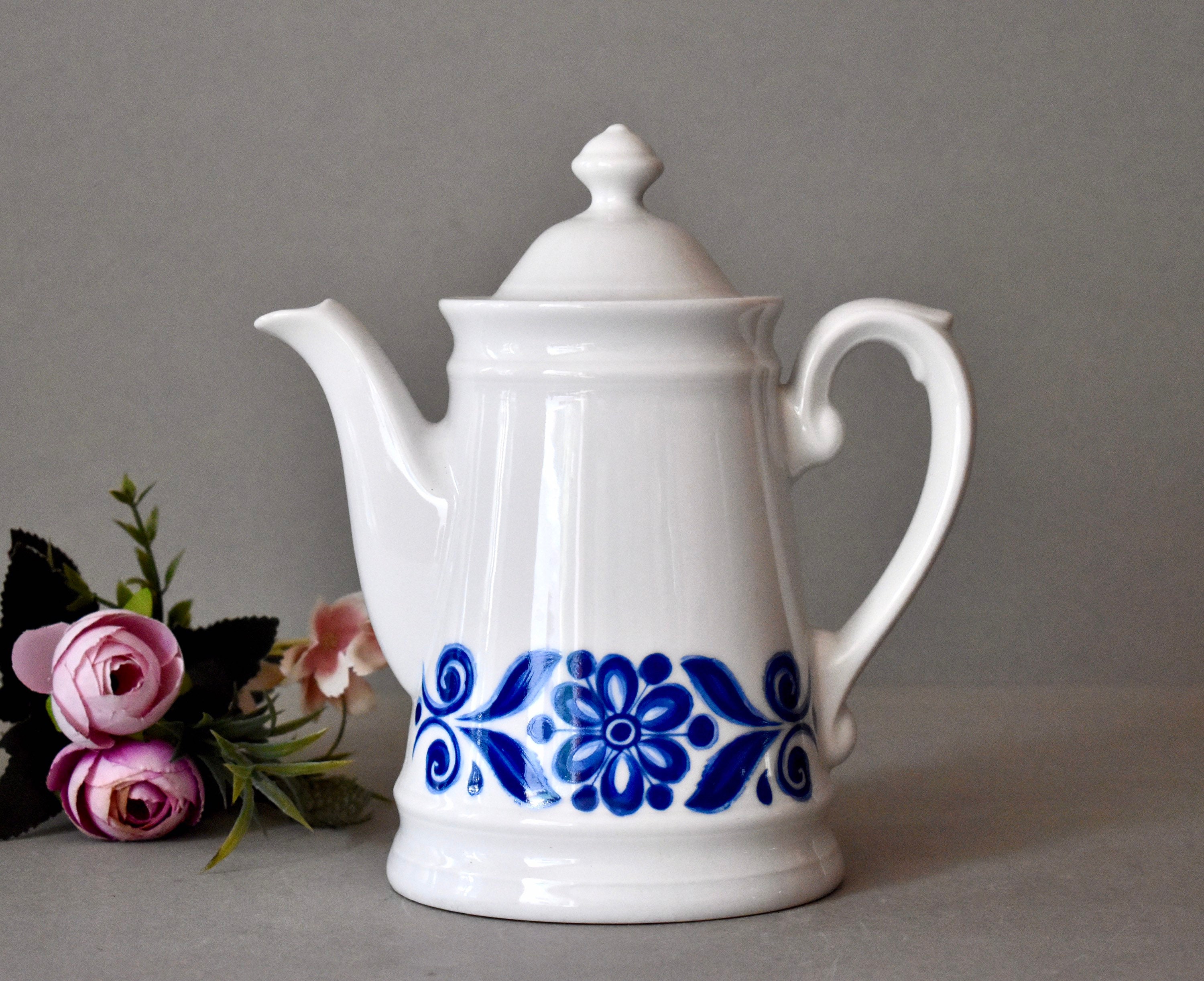 théière en porcelaine vintage bavière bouilloire à thé peinture la main bleue décor de maison chalet