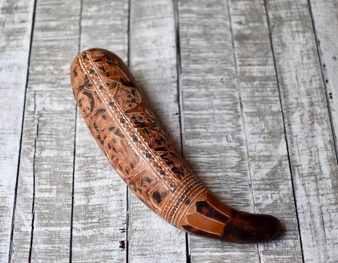 Vintage Peruvian Maracas Hand Carved Pumpkin Maracas Shaker, foto 2 di 5