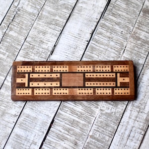 Jeu de société rétro en bois vintage incrusté de cribbage