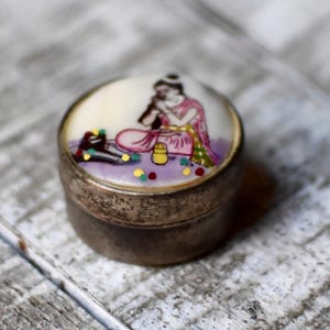 Vintage Small Silver Plated Pill   Box  Vintage Gift Trinkets Box Pills Box