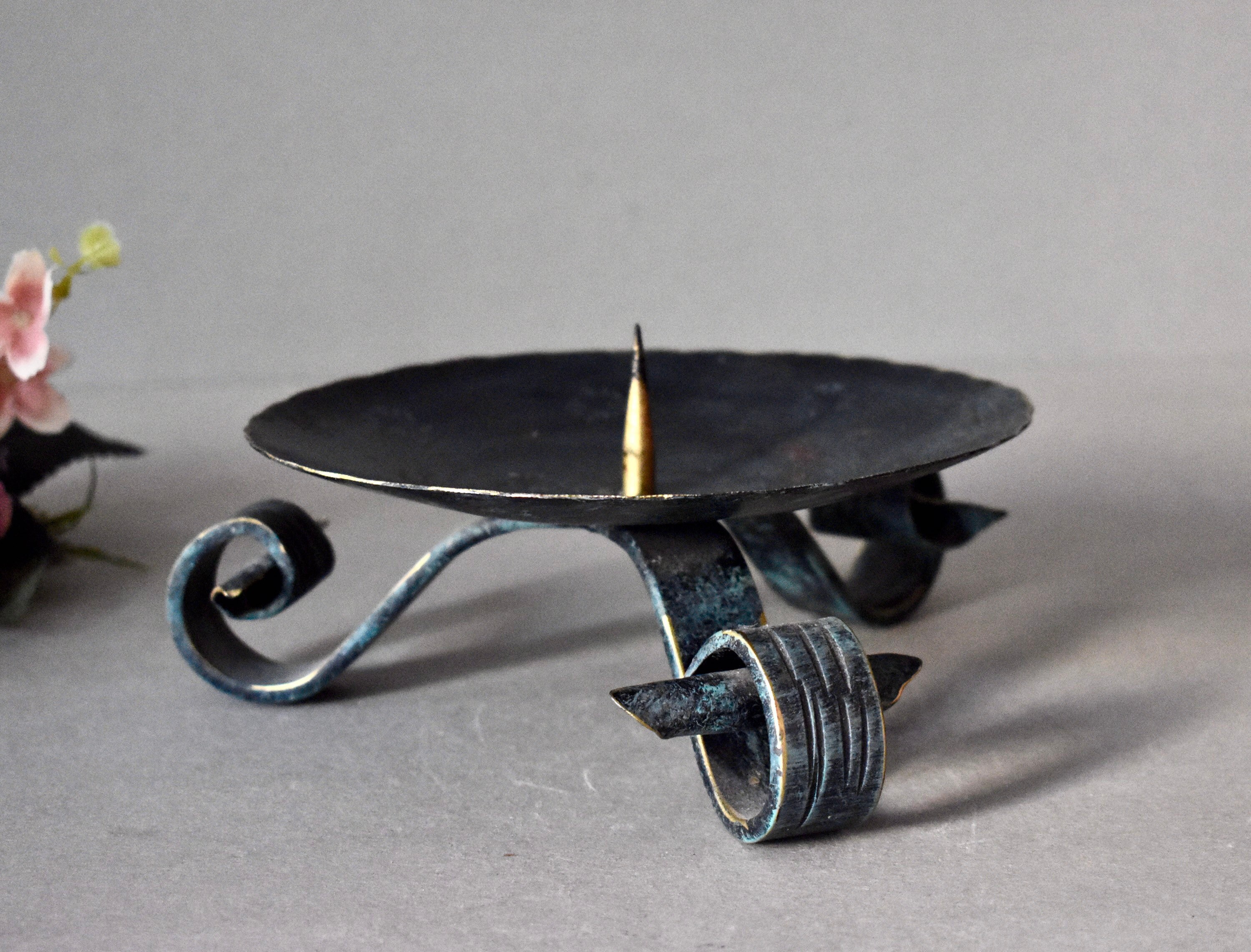 【同梱不可】 Vintage Hammered Vintage Carved Hand Holder Candlestick Iron 小物入れ