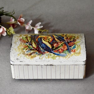 Vintage Tin Jewelry Box Retro Trinkets  Box