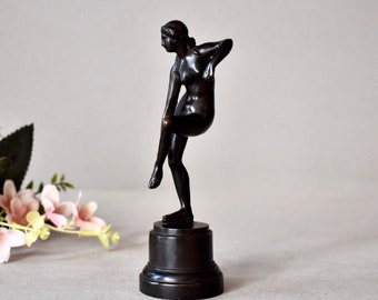 デメトル・チパルス・レ・ガールズ ブロンズ像: アールデコ様式の 5 人