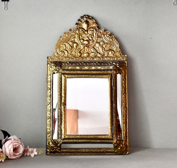 20世紀初頭のアンティーク真鍮製壁掛けミラー。フレーム調整可能