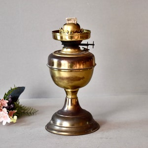 Vintage Brass Oil Lamp Rustic Collectable Lamp Antique Decor Home Decor