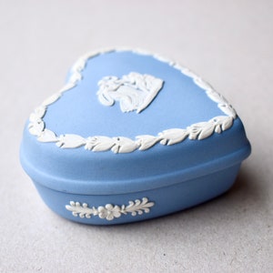 Petite boîte à bijoux vintage en porcelaine en forme de coeur Wedgwood pour femme boîte à bijoux cadeau vintage
