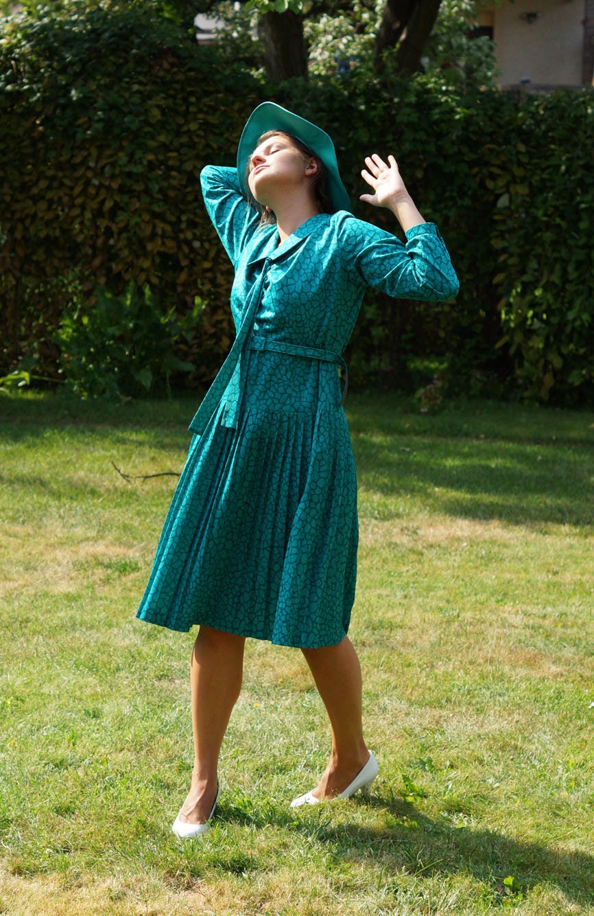 Green Midi Dress From 70s Abstract Pattern Long Sleeves - Etsy
