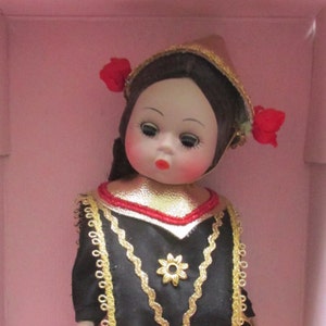 Madame Alexander &#39;Indonesia&#39; 8&quot; doll #579