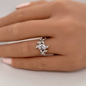 1.00ct Oval Moissanite Leaf Ring, Art Deco Ring, Leaf, Oval Moissanite Engagement Ring, Engagement Ring, Marquise Leaf Engagement Ring