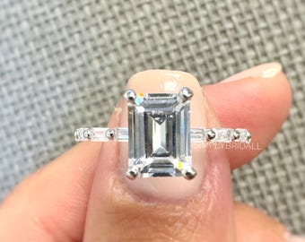 Bague de fiançailles taille émeraude de 1,75 carat, anneau taille baguette taille émeraude, bague baguette cz émeraude taille émeraude en argent sterling avec vermeil