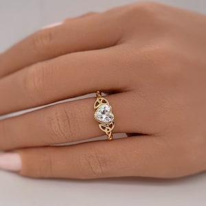 Anillo de compromiso con nudo celta en forma de corazón de 14 k, anillo triquetra de oro auténtico de 14 k Claddagh, anillo tradicional irlandés, anillo de compromiso, anillo de diamantes en forma de corazón