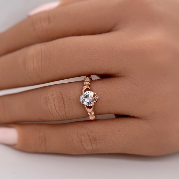 Anello Claddagh irlandese in argento sterling, con cuore di diamante simulato, anello di promessa.