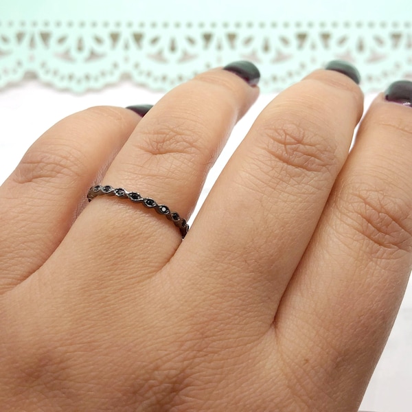 Anillo de eternidad con rodio negro / Anillo Art Déco con rodio negro y diamantes negros / Anillo apilable / Anillo de eternidad trenzado negro / Anillo delicado negro