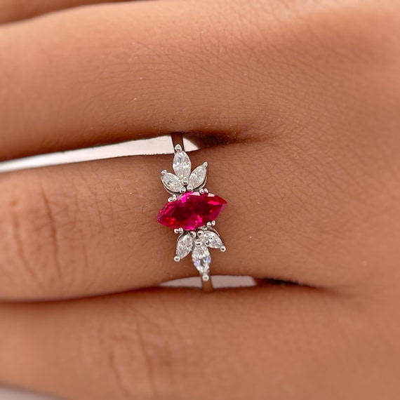 Bague Ancienne Marquise En Argent Massif Avec Rubis Et Saphir - Taille 51