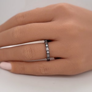 Baguette schwarz Eternity Band, schwarz Rhodium Weiß Stein Baguette stapelbar Ring, schwarz Eternity Band zierliche schwarze Band