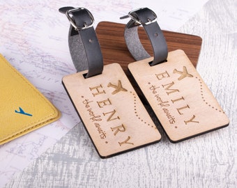 2pcs Personalised Wooden Luggage Tag Mr and Mrs Heart Wedding Favours Wedding styling Honeymoon Gift Engraved