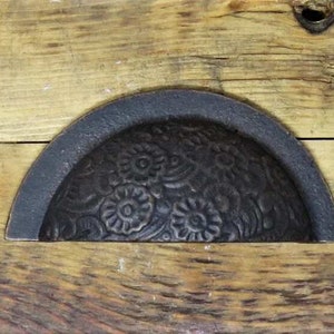 Floral Embossed Cup Pull