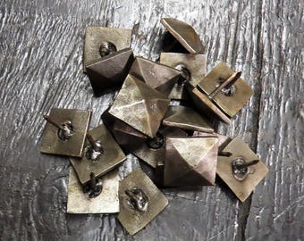 Bulk Box of 1 1/2” Square Hammered Pyramid Head Nails (80)
