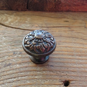 Round Fleur De Lis Cabinet Knob