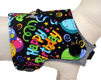 Serpentinas, cupcakes y globos para celebrar el feliz cumpleaños. Funda reversible intercambiable para arneses PAWZLY.