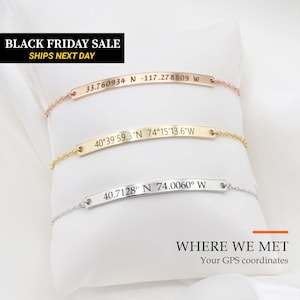 May include: Three delicate chain bracelets with curved metal bars, each engraved with unique GPS coordinates. The top bar is rose gold, the middle is yellow gold, and the bottom is silver. The text WHERE WE MET Your GPS coordinates is visible.