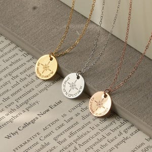 Collar de brújula personalizado en plata de ley, collar de coordenadas personalizado, collar de graduación, regalo para ella, collar para mejor amiga, FN-40 imagen 3